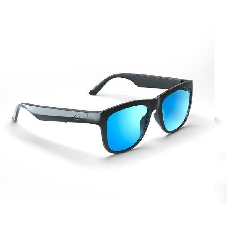 Bluetooth zonnebril met UV400 bescherming op een zonnige dag