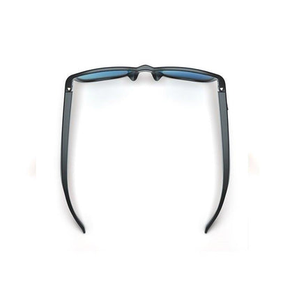 Vergelijking tussen Caliber Soundglasses en Bose bril op tafel