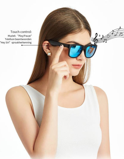 Bluetooth zonnebril met UV400 bescherming op een zonnige dag